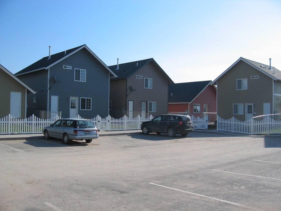 Building Photo - 2 BD House located in Canyon Creek