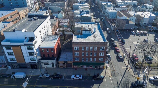 Foto del edificio - 6700 Park Ave