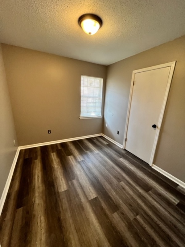 Building Photo - 3400 Redcliff Dr