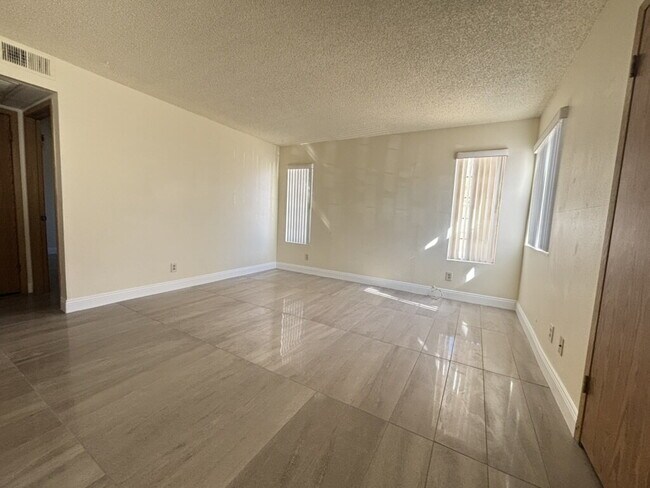Foto del edificio - Downstairs 2BR/1BA—recently updated with new flooring, new countertops, and clean, neutral finishes.
