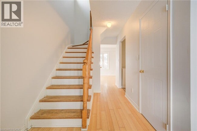 Building Photo - 302 College Ave W