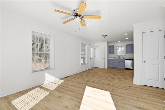 Foto del edificio - The Home You’ve Been Searching For! *Utilities & Furniture can be added with a rental premium.*