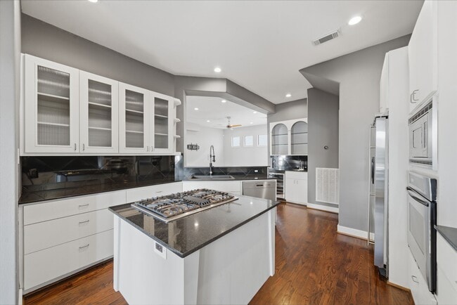 Foto del edificio - 1628 Van Buren St