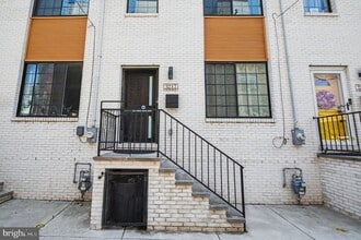 Building Photo - 3217 Chatham St
