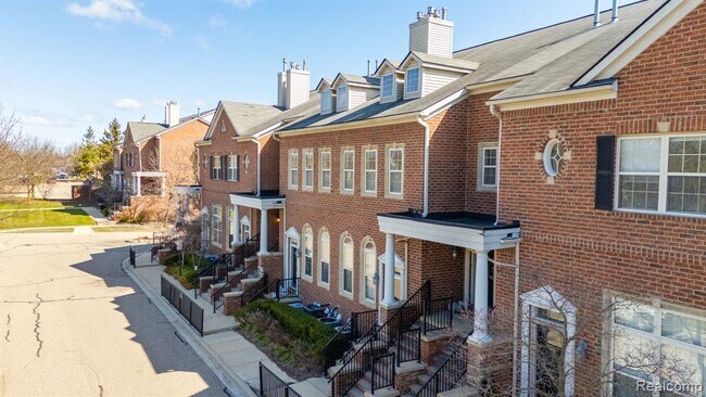 Foto del edificio - 16822 Farmington Rd