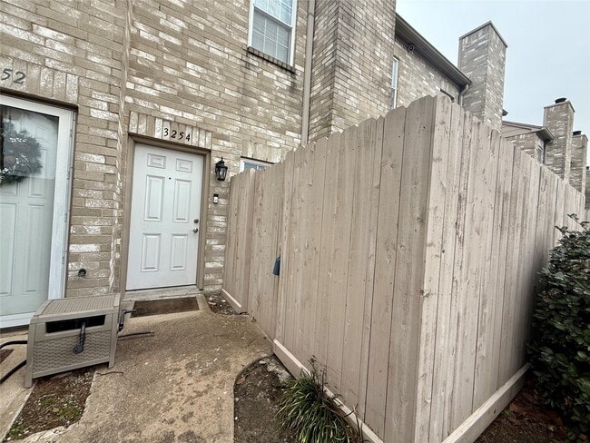 Building Photo - 3254 Holly Hall St