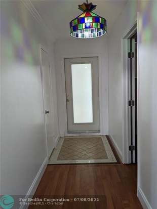 Foto del edificio - 8001 Crespi Blvd