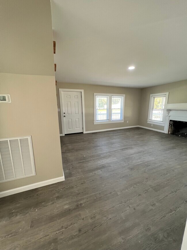 Sala de estar - 61 Flat Swamp Rd