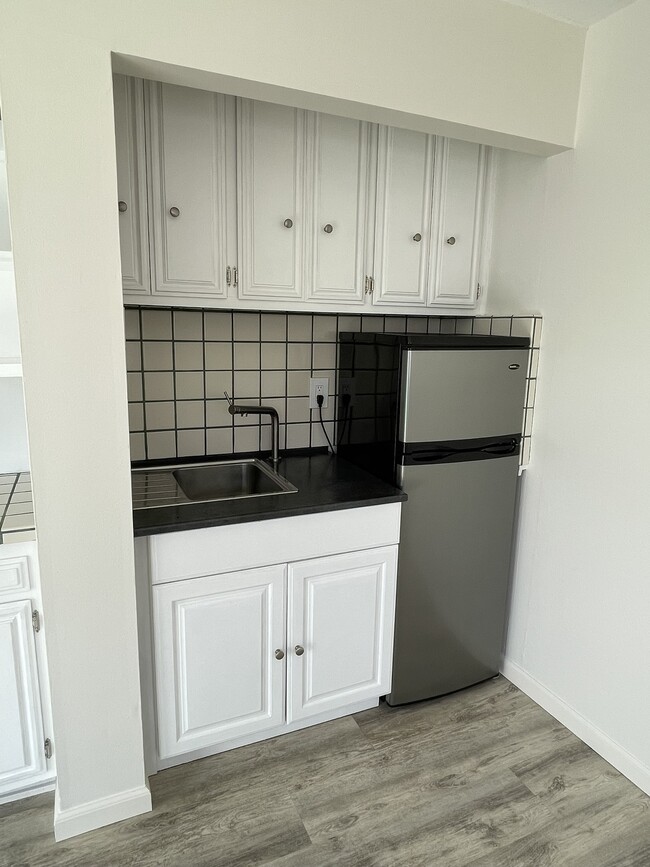 Building Photo - 5312 Seashore Dr