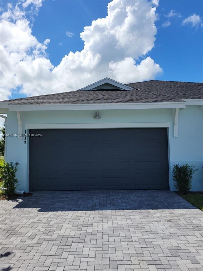 Foto del edificio - 1689 Whistlegrass Ln