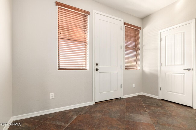 Building Photo - 1437 W Pelican Ct