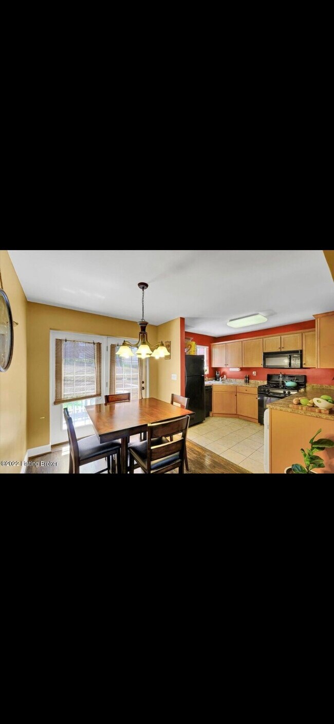 Building Photo - 2100 Spring Dr