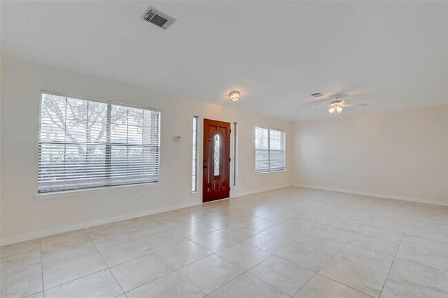 Building Photo - 521 Small Cedar Dr