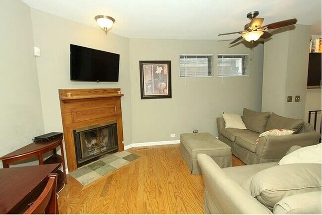 Foto del edificio - 2643 N Southport Ave