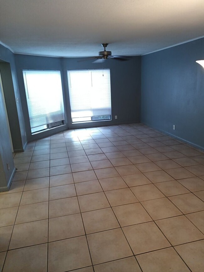 Building Photo - 2/2 in Central Orlando!