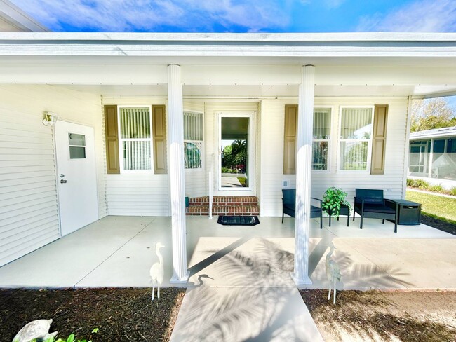 Foto del edificio - 2153 Crane Lakes Blvd