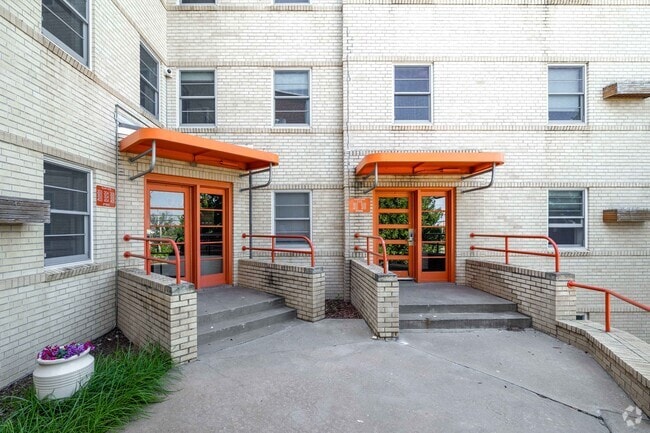 Building Photo - Student Housing