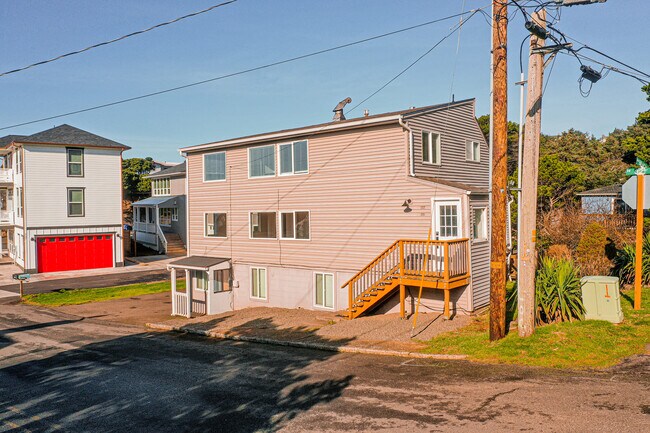 Building Photo - 529 SW 32nd St