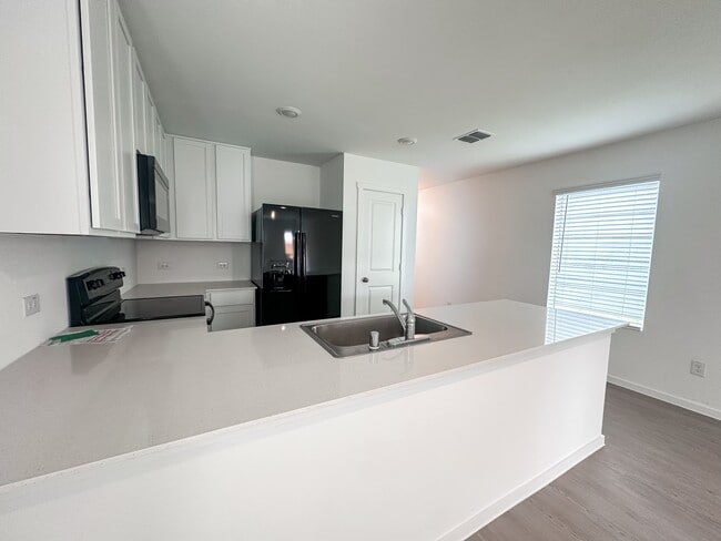 Building Photo - 910 Sandhill Crane Ln