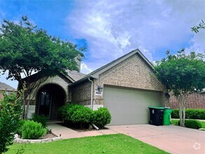 Building Photo - 15925 Alvarado Dr