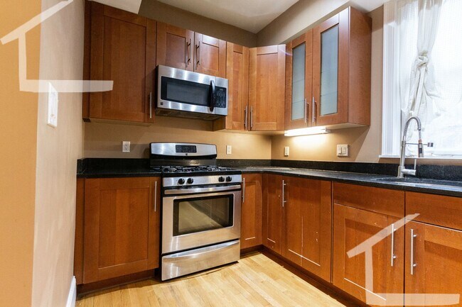 Building Photo - 1605 Beacon St