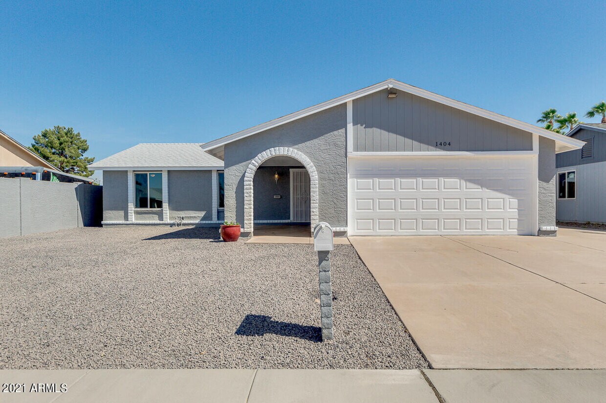Foto principal - 1404 W Colt Rd