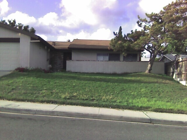 Building Photo - Single story 4/2bath home with large patio...