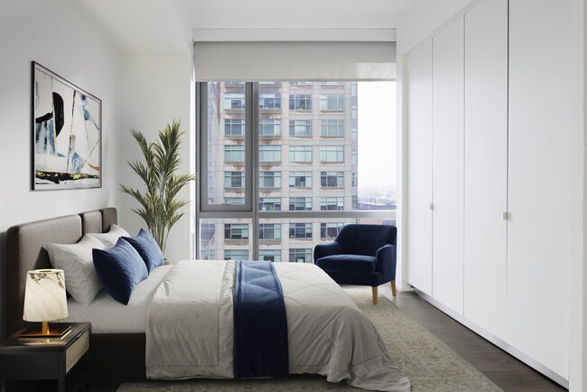 Building Photo - Central Place