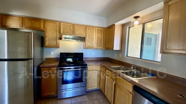 Building Photo - 208 E Yavapai Rd