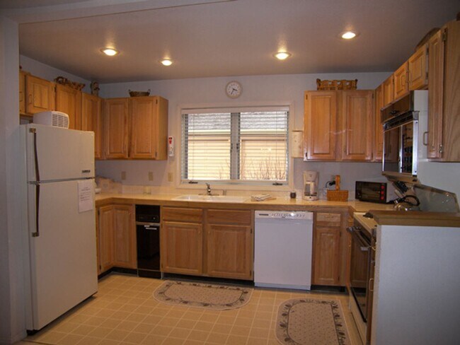Foto del edificio - 3 Bedroom Condo in McCloud w 1 Car Garage! Great Location! New pricing!