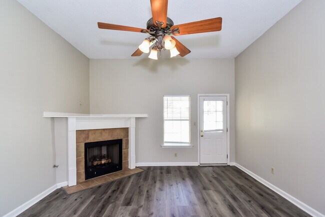 Building Photo - 7653 Fox Hunt Dr E