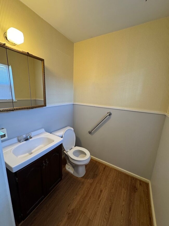 Building Photo - 2113 La Porte Dr