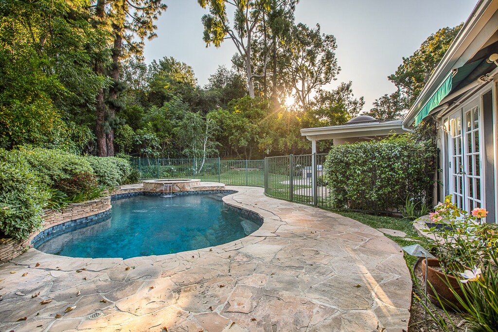 Primary Photo - 16840 Bosque Dr