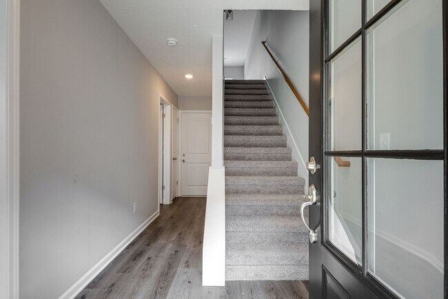 Foto del edificio - Available Immediately! Beautiful New Const...