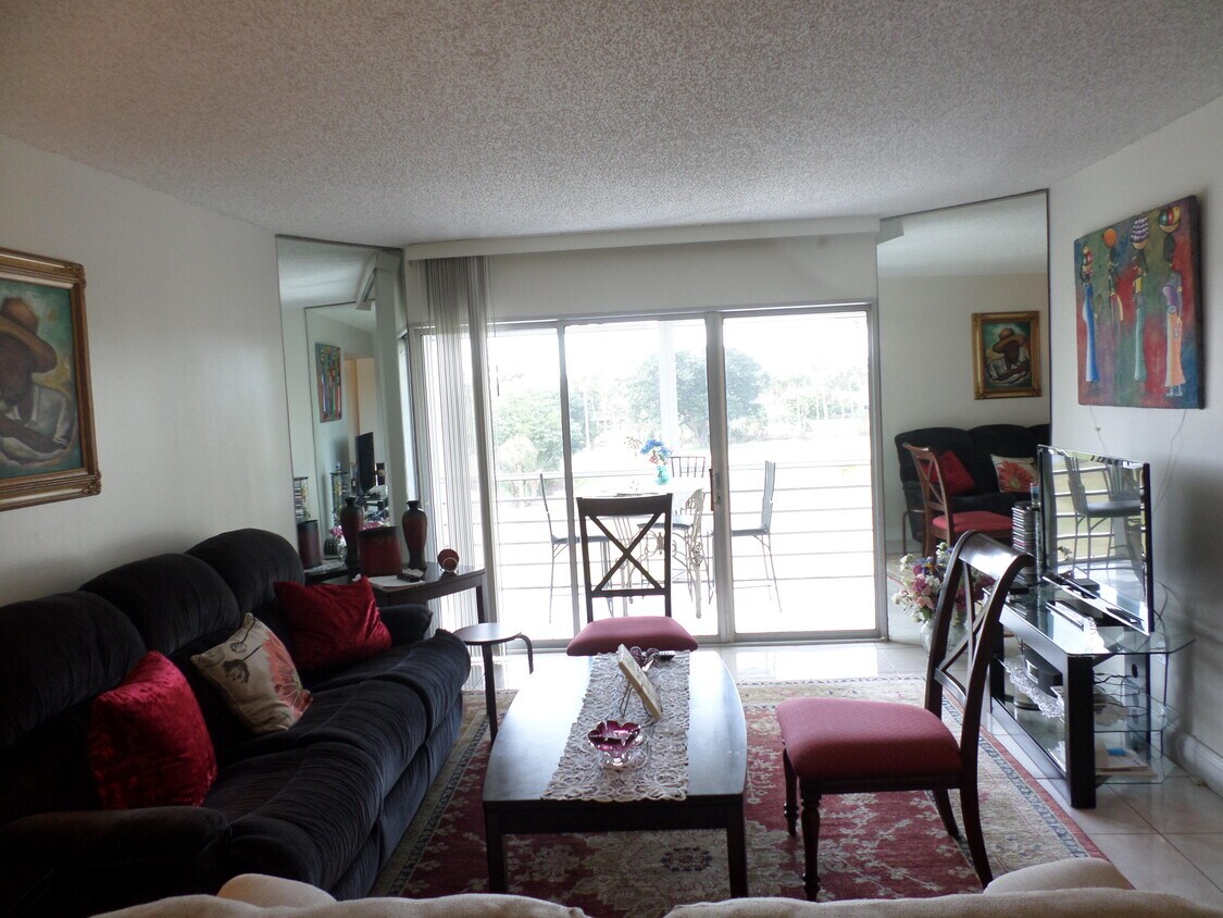 3871 Via Poinciana Unit 402, Lake Worth, FL 33467 Condo for Rent in