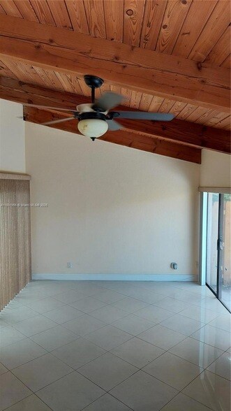 Foto del edificio - 2675 Parkview Dr S