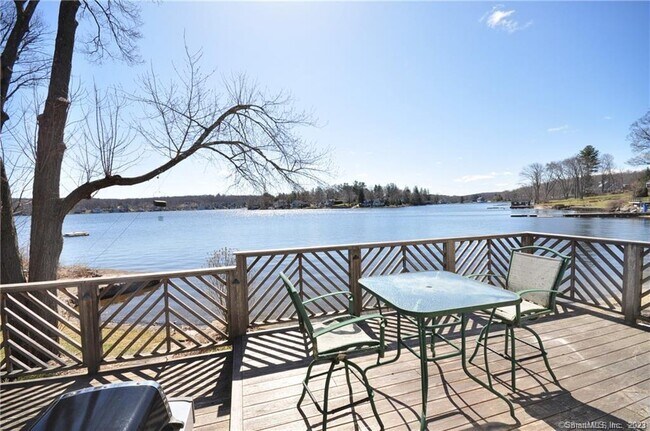 Foto del edificio - 14 Westover Ln