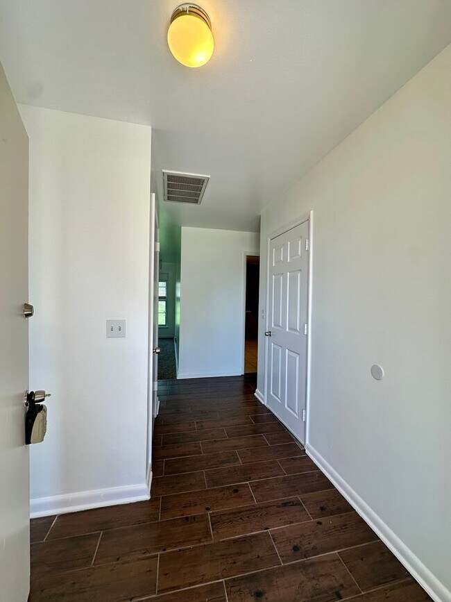 Foto del edificio - 3 BED 2 BATH-Longview Acres 2nd