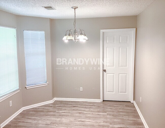 Building Photo - One month FREE RENT!!!