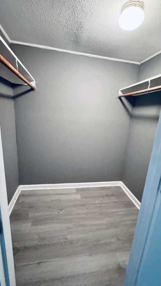 Foto del edificio - 811 Garden Walk Blvd