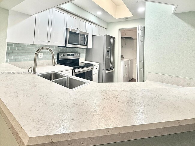 Building Photo - 3020 Alcazar Pl