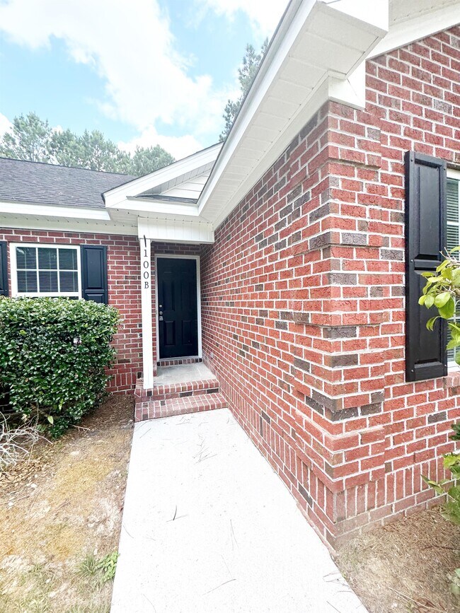 Building Photo - 100 Crossway Cottages Ln