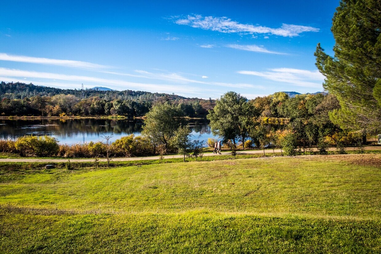 Foto del edificio - BEAUTIFUL 3 BEDROOM IN MARY LAKE