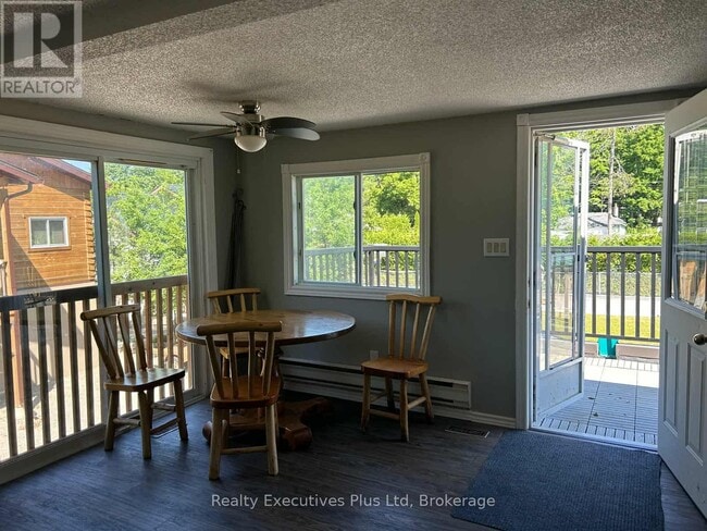 Building Photo - 362-362 Balm Beach Rd W