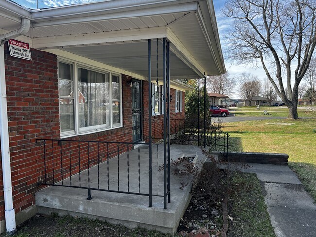 Foto del edificio - 5506 Locust Way
