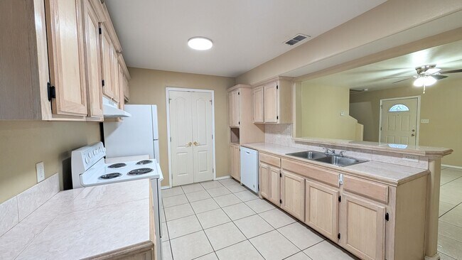 Foto del edificio - 301 E New Hampshire St