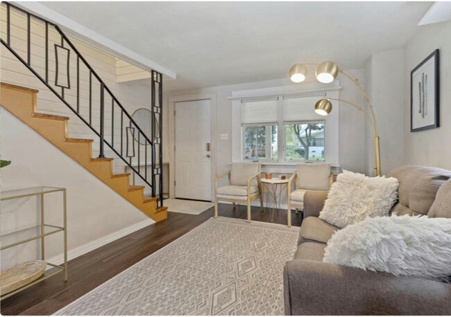 Building Photo - 141 S 75th St