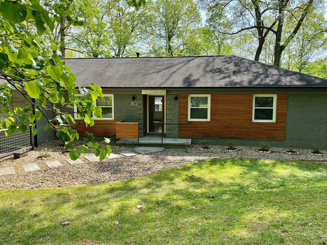 Primary Photo - East AVL - Mid Century Modern Beauty in Botany Woods!