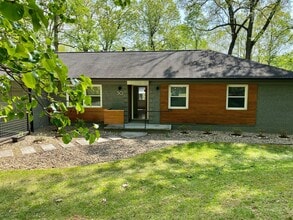 Building Photo - 50 Ferncliff Dr