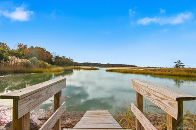 Building Photo - 14 Flax Pond Woods Rd